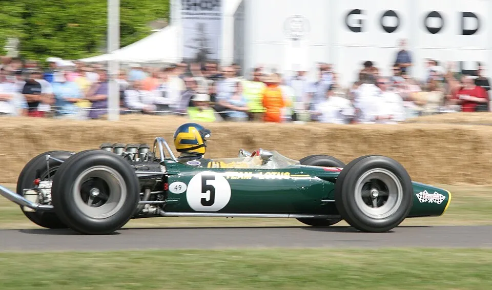 1967 Lotus 49, İngiliz yarış yeşili ve sarı burunla, Goodwood Festival of Speed